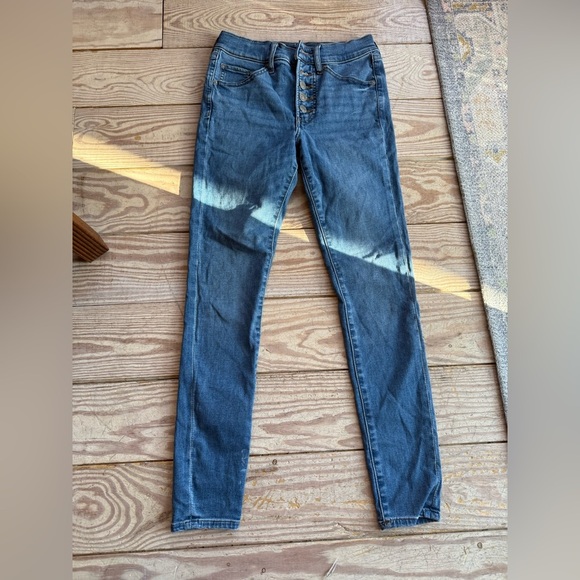 Express midrise skinny Women's Blue Jeans size 0 - see pic for stain - Picture 1 of 3